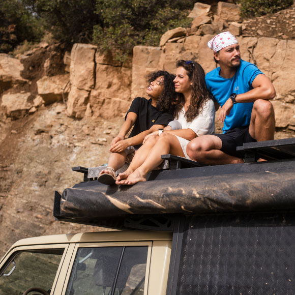 Isi, Theresa and Michel on the jeep’s roof